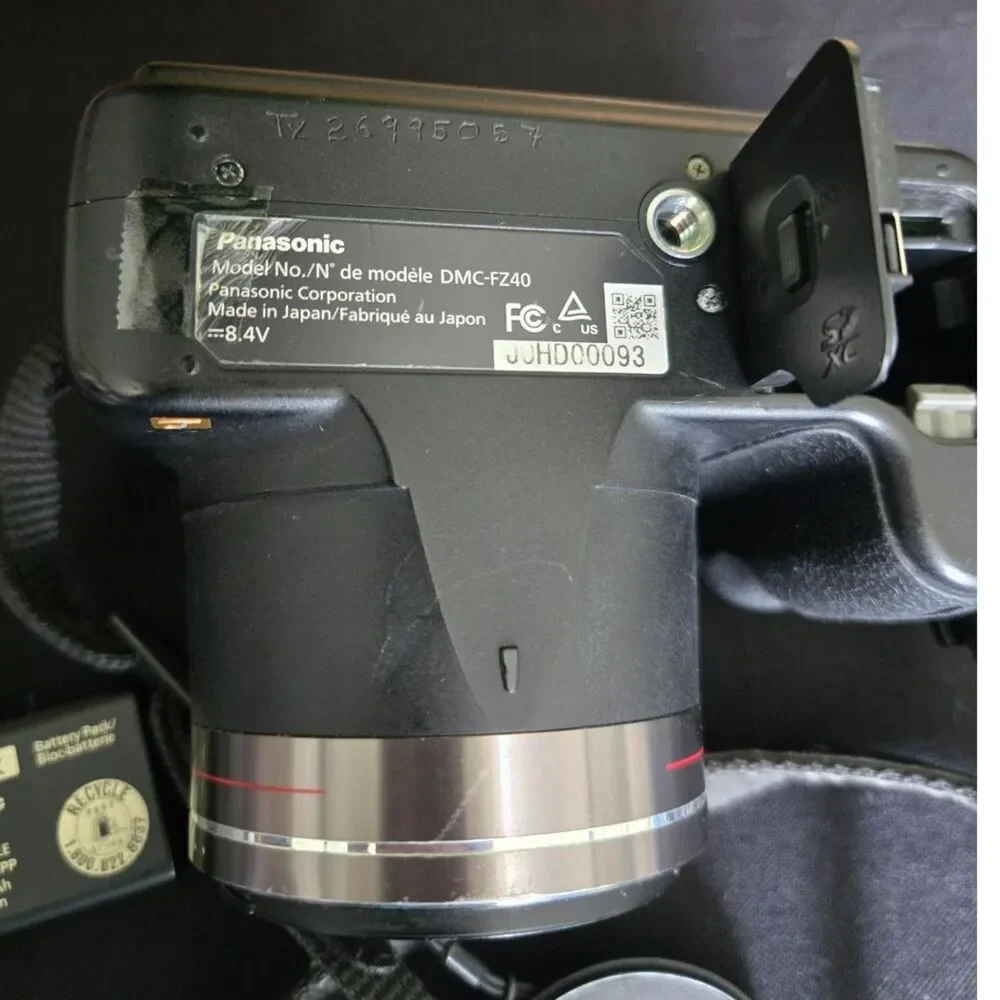 Panasonic Lumix DMC‑FZ40 Digital Camera 14.1MP 24x Zoom – Charger, Battery